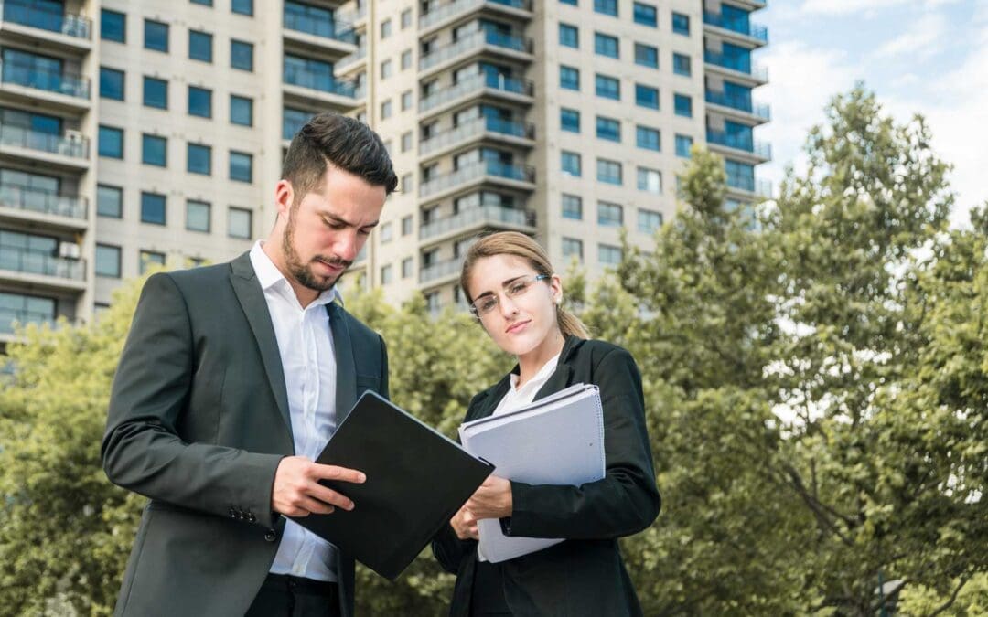 Stratégies d’optimisation patrimoniale via l’assurance-vie, tenant compte des spécificités de la clause bénéficiaire et des règles de succession.